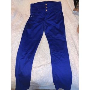 Blue high waisted skinny jeans.
